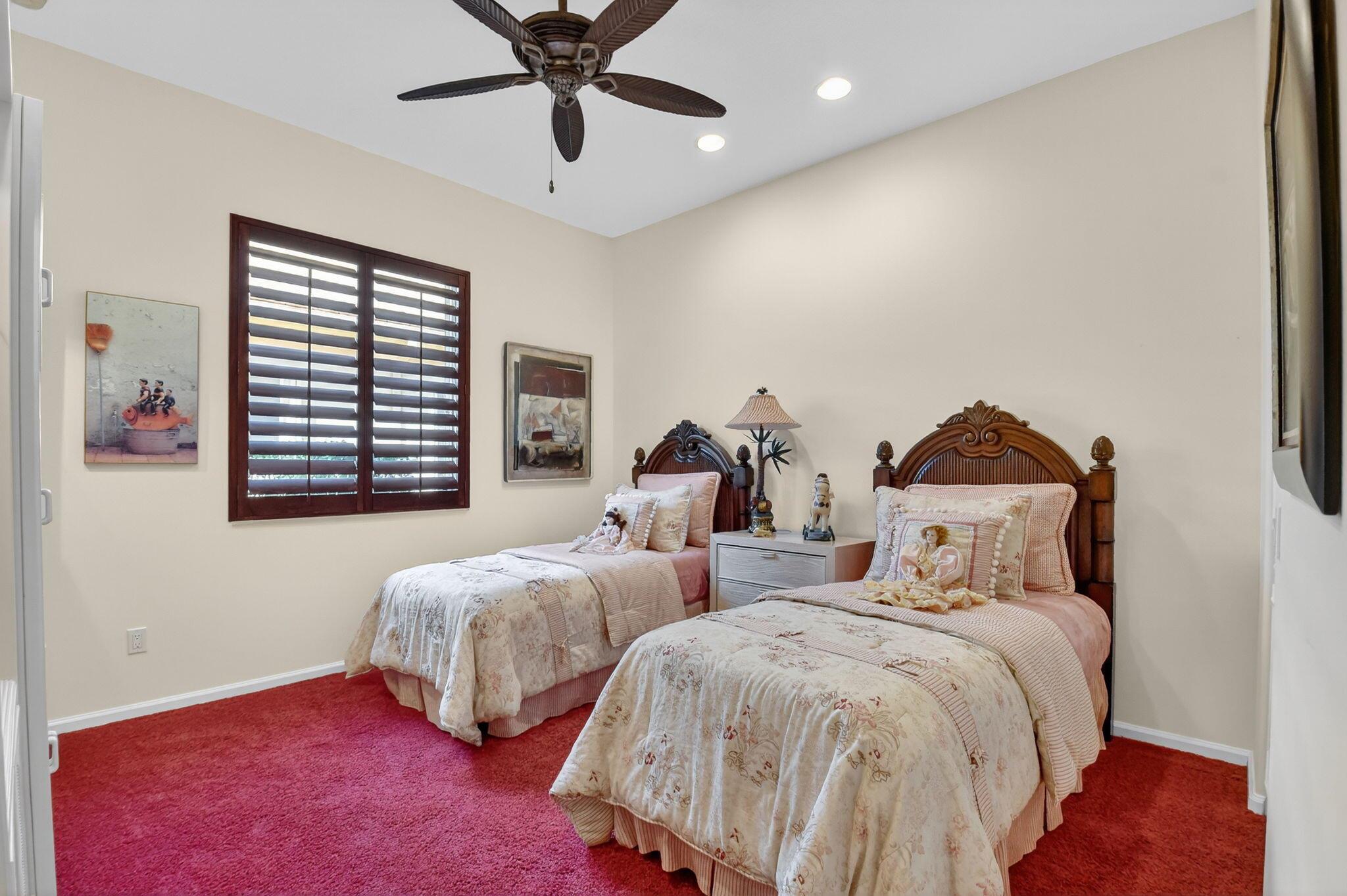 VALENCIA PALMS - Residential