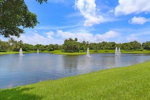VALENCIA PALMS - Residential