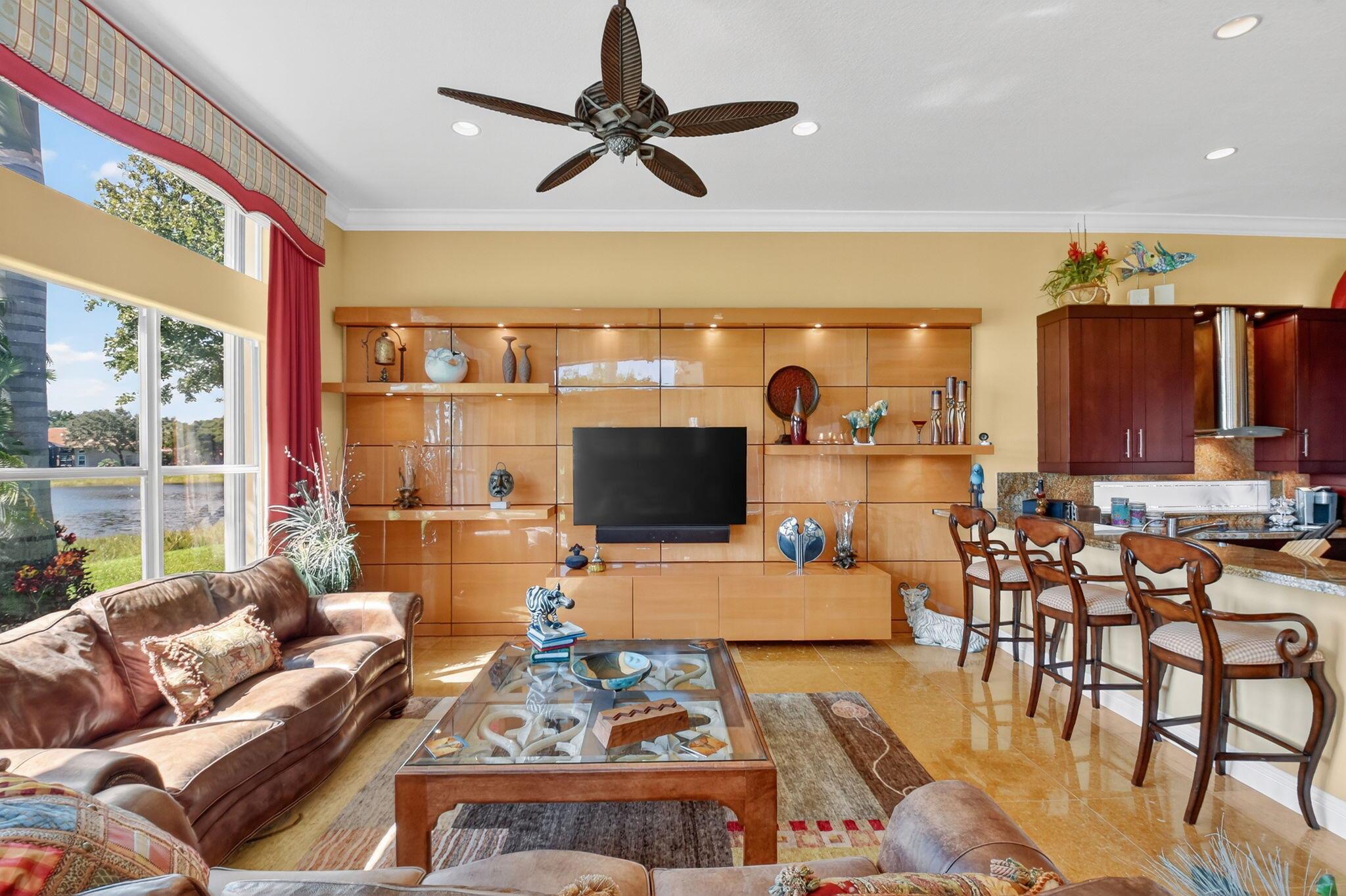 VALENCIA PALMS - Residential
