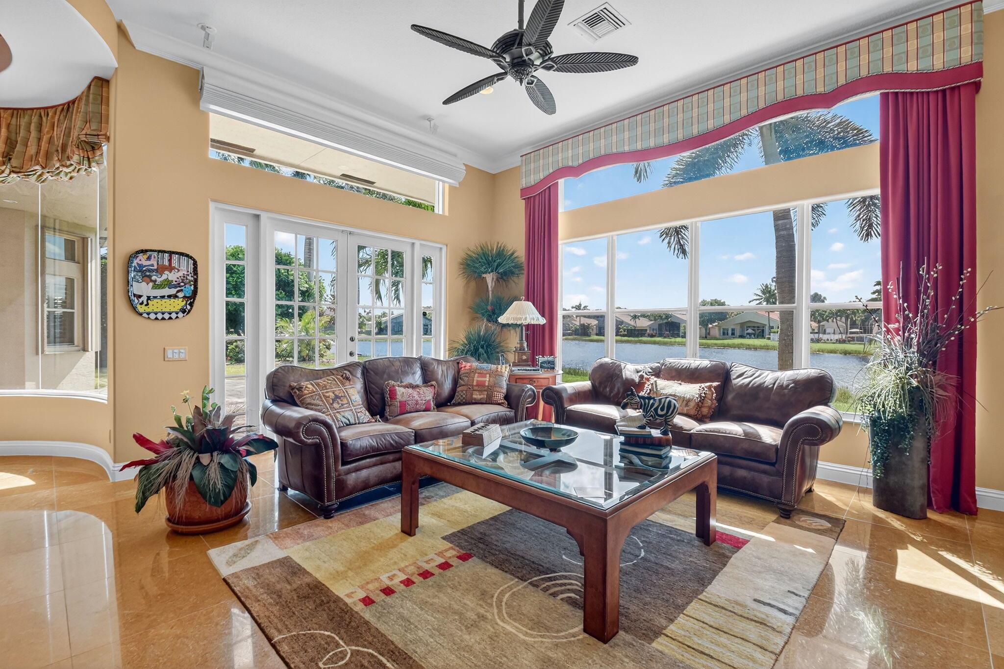 VALENCIA PALMS - Residential