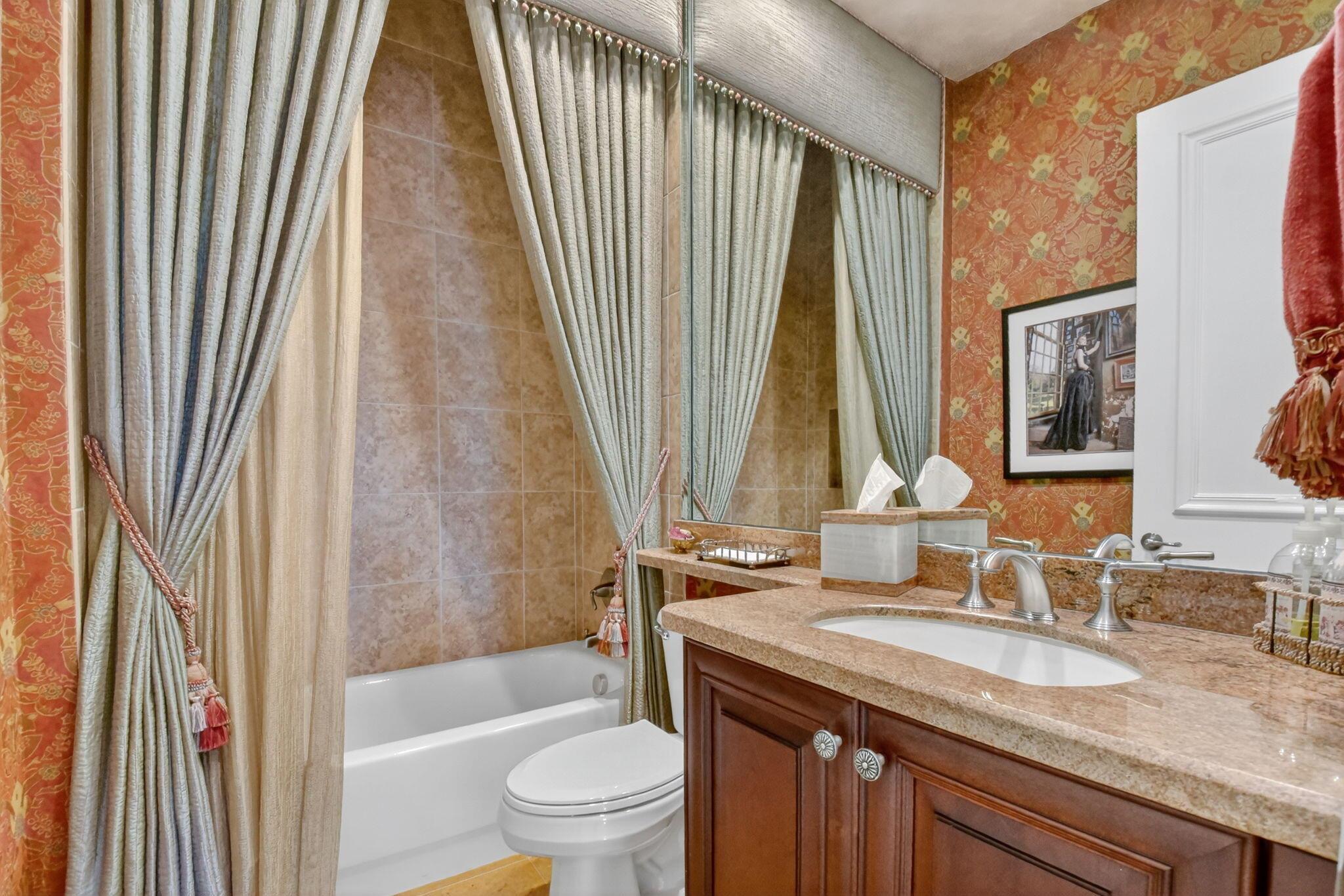 VALENCIA PALMS - Residential