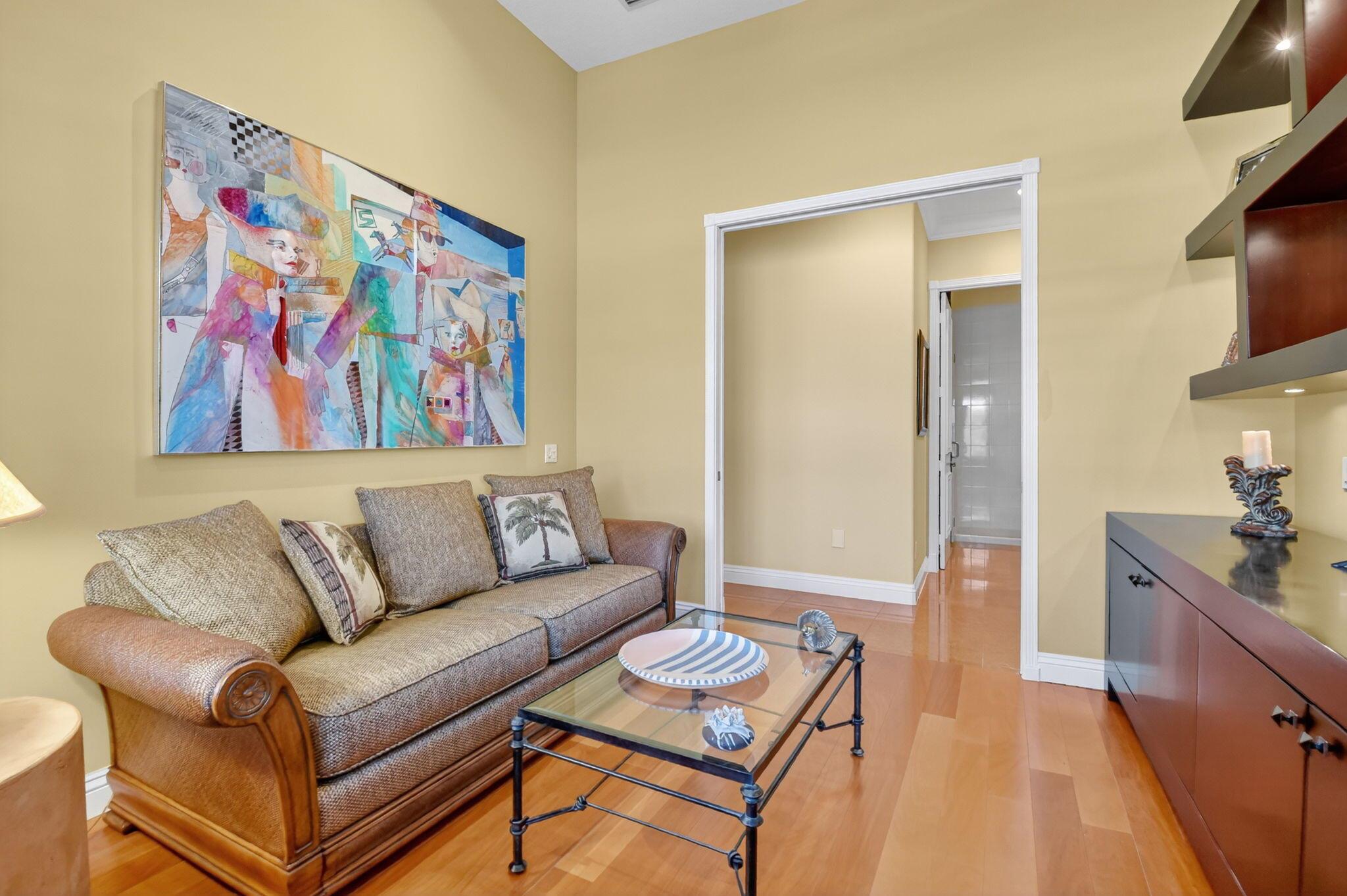 VALENCIA PALMS - Residential