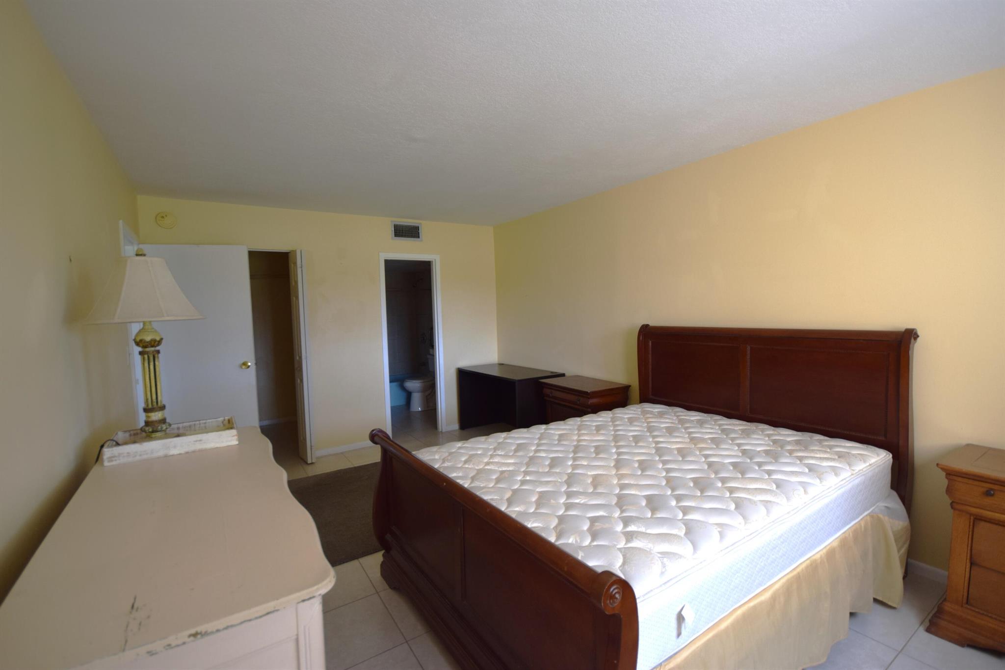 ORIOLE GOLF & TENNIS CLUB - Residential