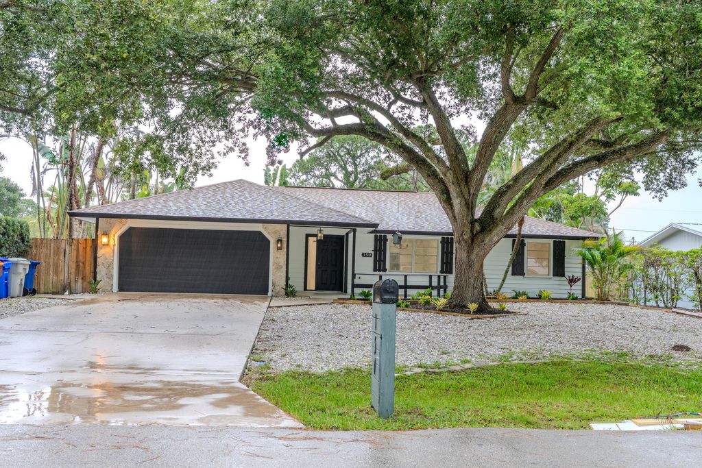 Photo of 150 23rd Avenue, Vero Beach, FL 32962 (MLS # B26044195)