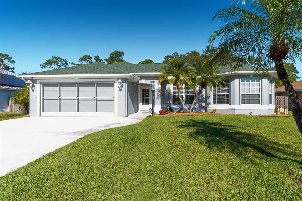 Photo of 527 SE Greenway Terrace, Port Saint Lucie, FL 34983 (MLS # R10857811)