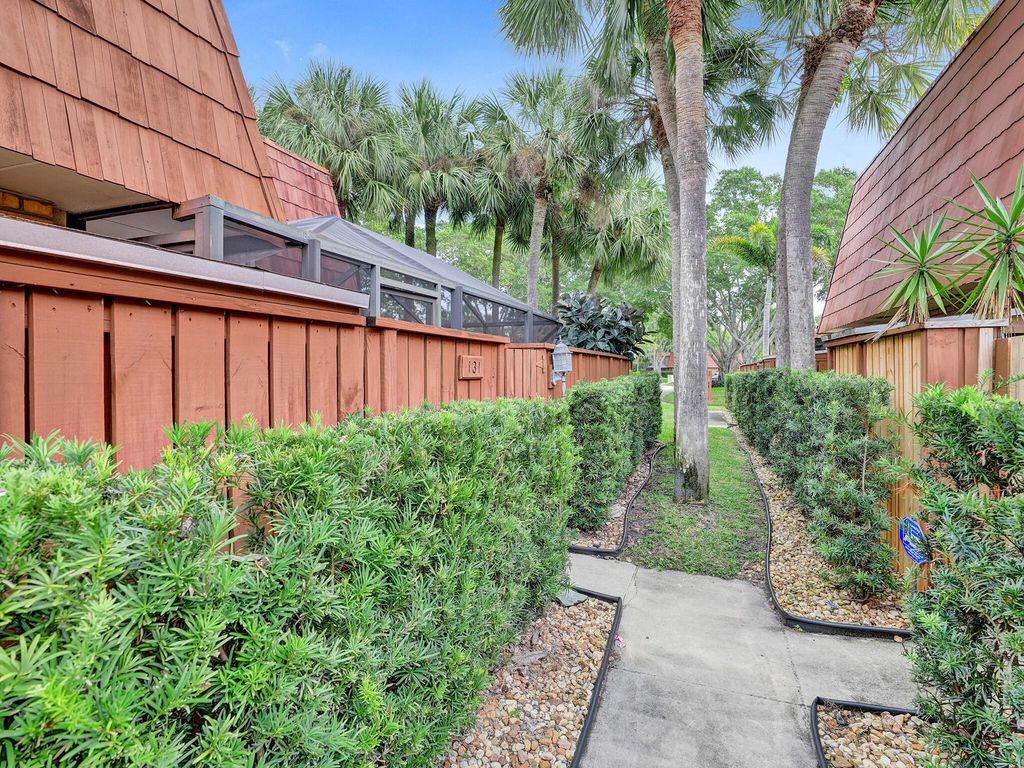 Photo of 131 Live Oak Lane, Boynton Beach, FL 33436 (MLS # R10943146)