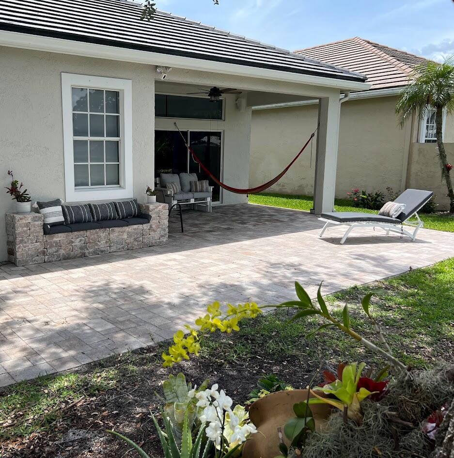 Seasonal Rental - Oct 2025 to May 2026 Fully furnished and renovated 3BD/2BA single-family home in the heart of Wellington. Prime location just minutesfrom WEF, Global Dressage Festival, and National Polo Center--easy bike or golf cart ride. Open-concept layout with updated appliances, spacious living areas, and a private backyard with lake views. Close to top-rated schools, Wellington Amphitheater, shopping, and dining. Perfect for equestrian season. Location, comfort, and style--thisrental has it all!
