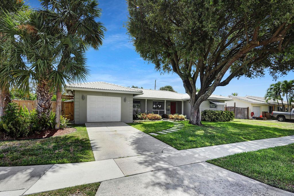 Photo of 800 SW 12th Avenue, Boca Raton, FL 33486 (MLS # R11100533)