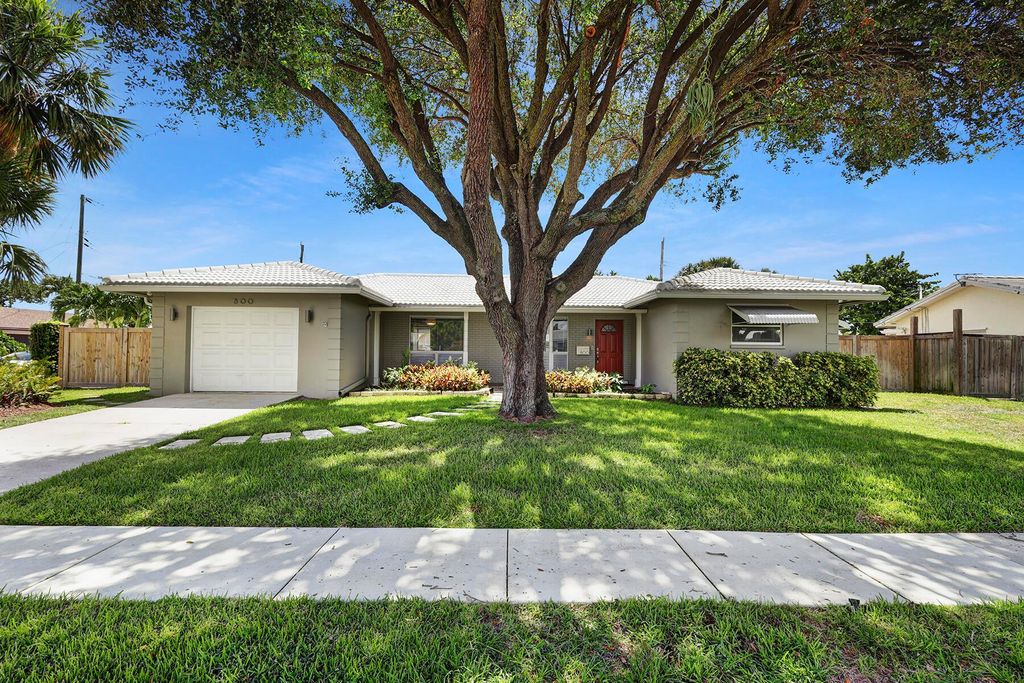 Photo of 800 SW 12th Avenue, Boca Raton, FL 33486 (MLS # R11100533)