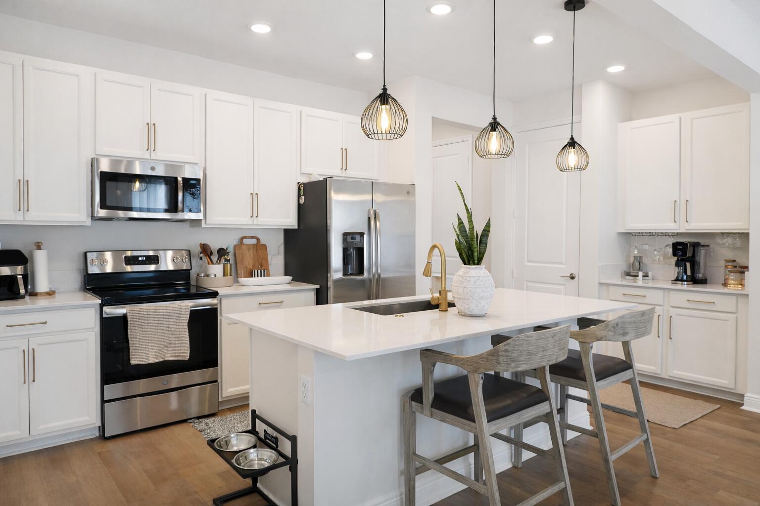 CRYSTAL LAKE 1ST SEC - Residential