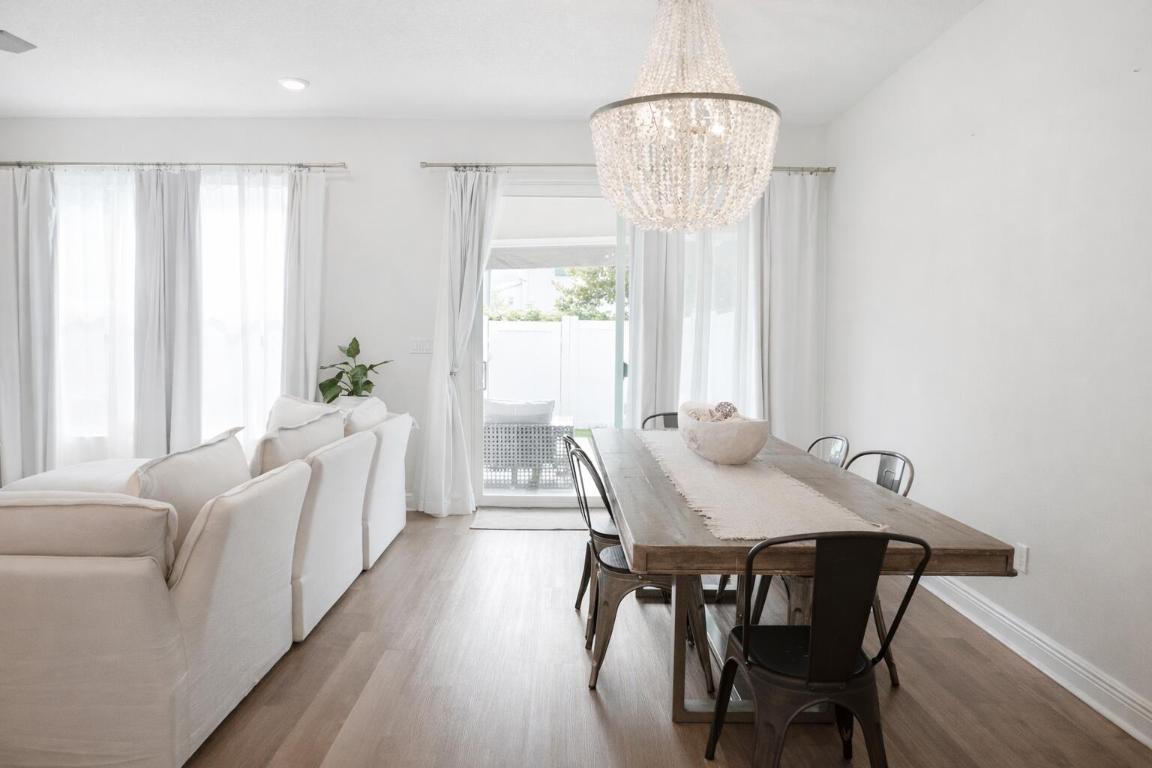 CRYSTAL LAKE 1ST SEC - Residential