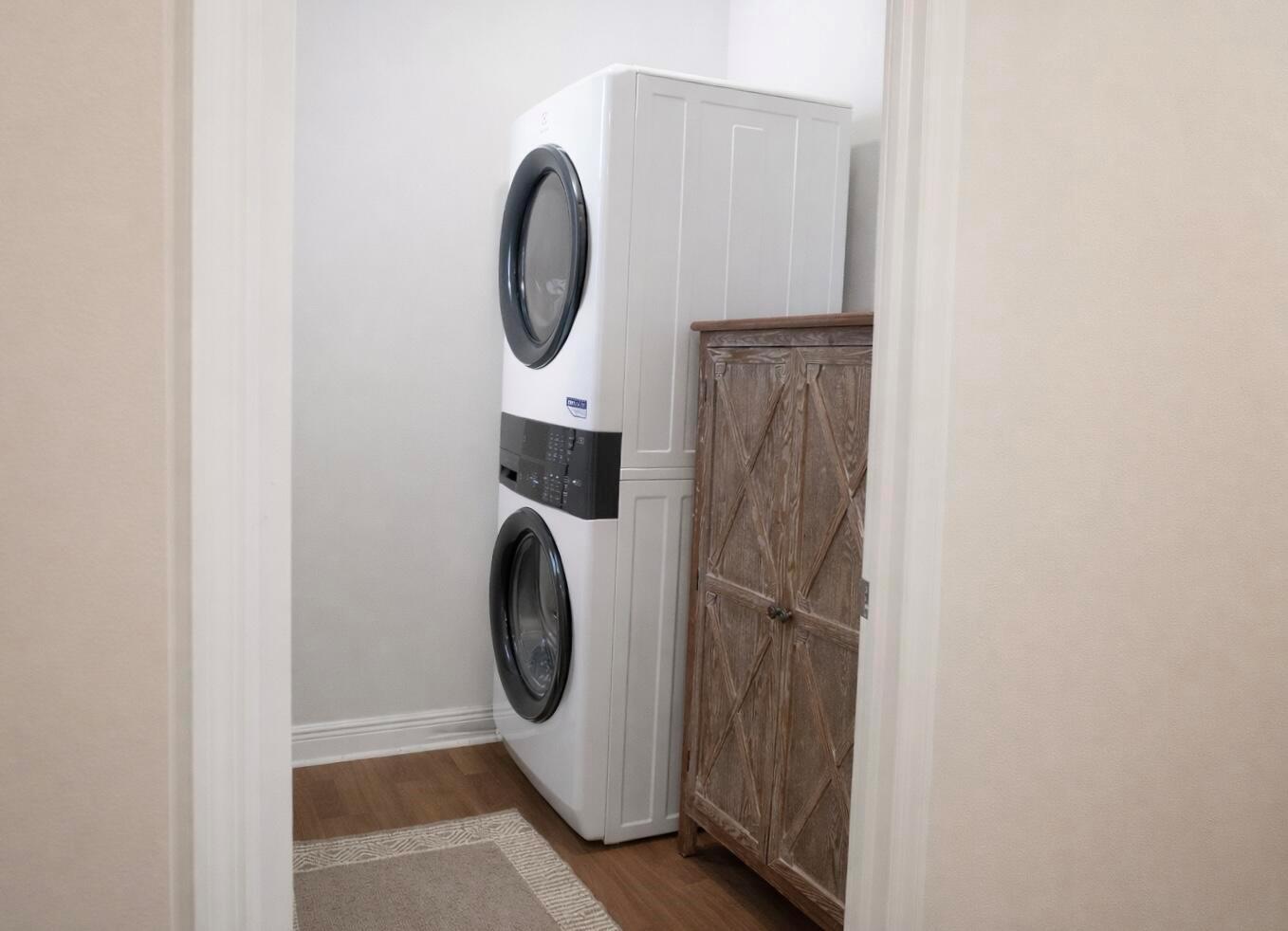 CRYSTAL LAKE 1ST SEC - Residential