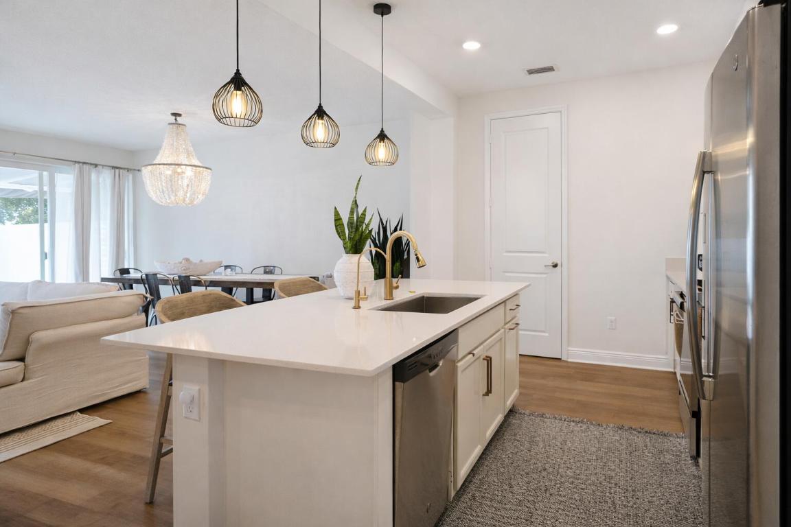 CRYSTAL LAKE 1ST SEC - Residential