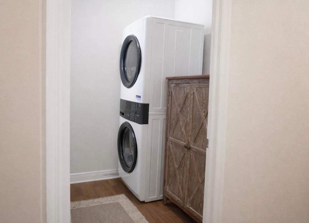 CRYSTAL LAKE 1ST SEC - Residential