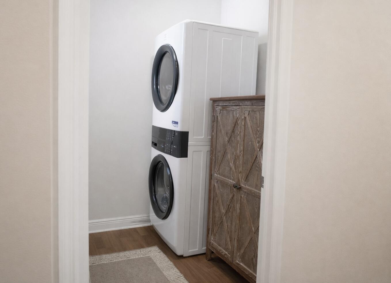 CRYSTAL LAKE 1ST SEC - Residential