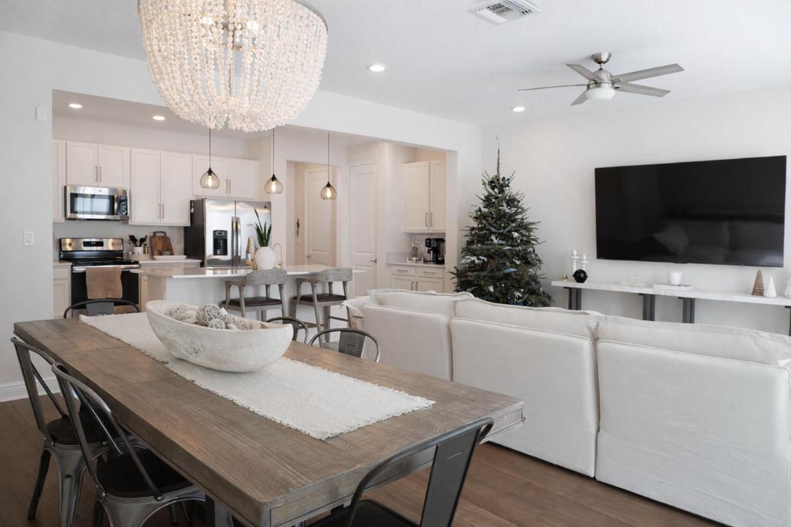 CRYSTAL LAKE 1ST SEC - Residential