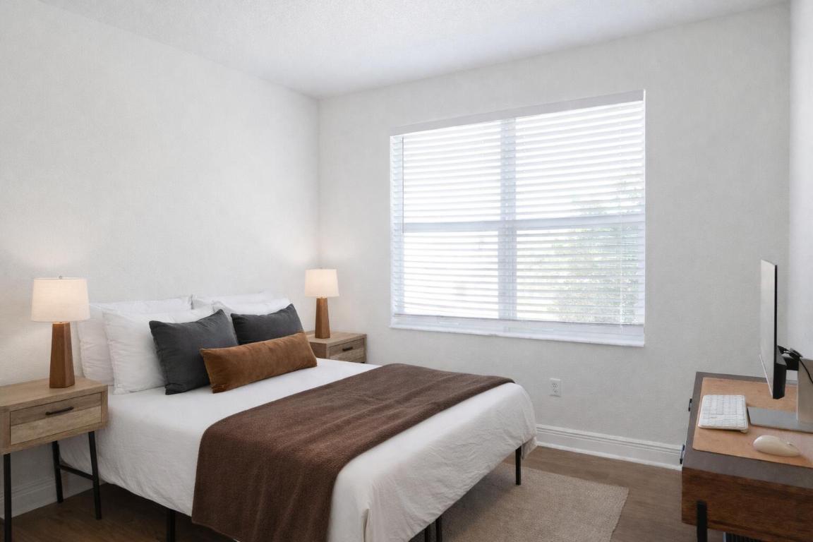 CRYSTAL LAKE 1ST SEC - Residential