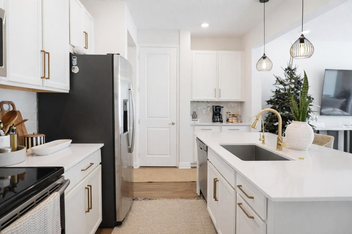 CRYSTAL LAKE 1ST SEC - Residential