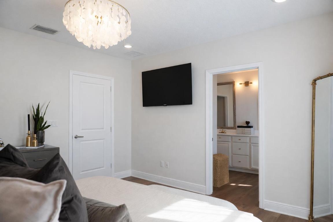 CRYSTAL LAKE 1ST SEC - Residential