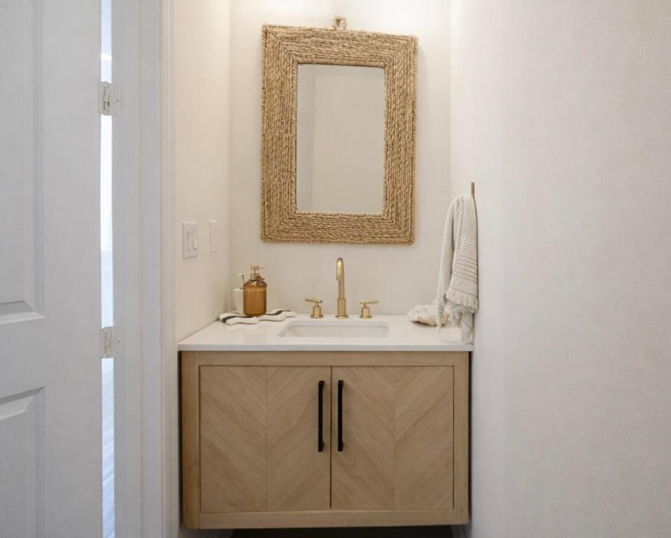 CRYSTAL LAKE 1ST SEC - Residential