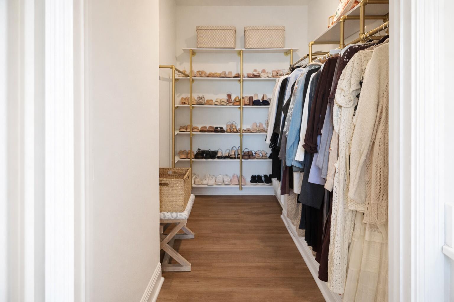 CRYSTAL LAKE 1ST SEC - Residential