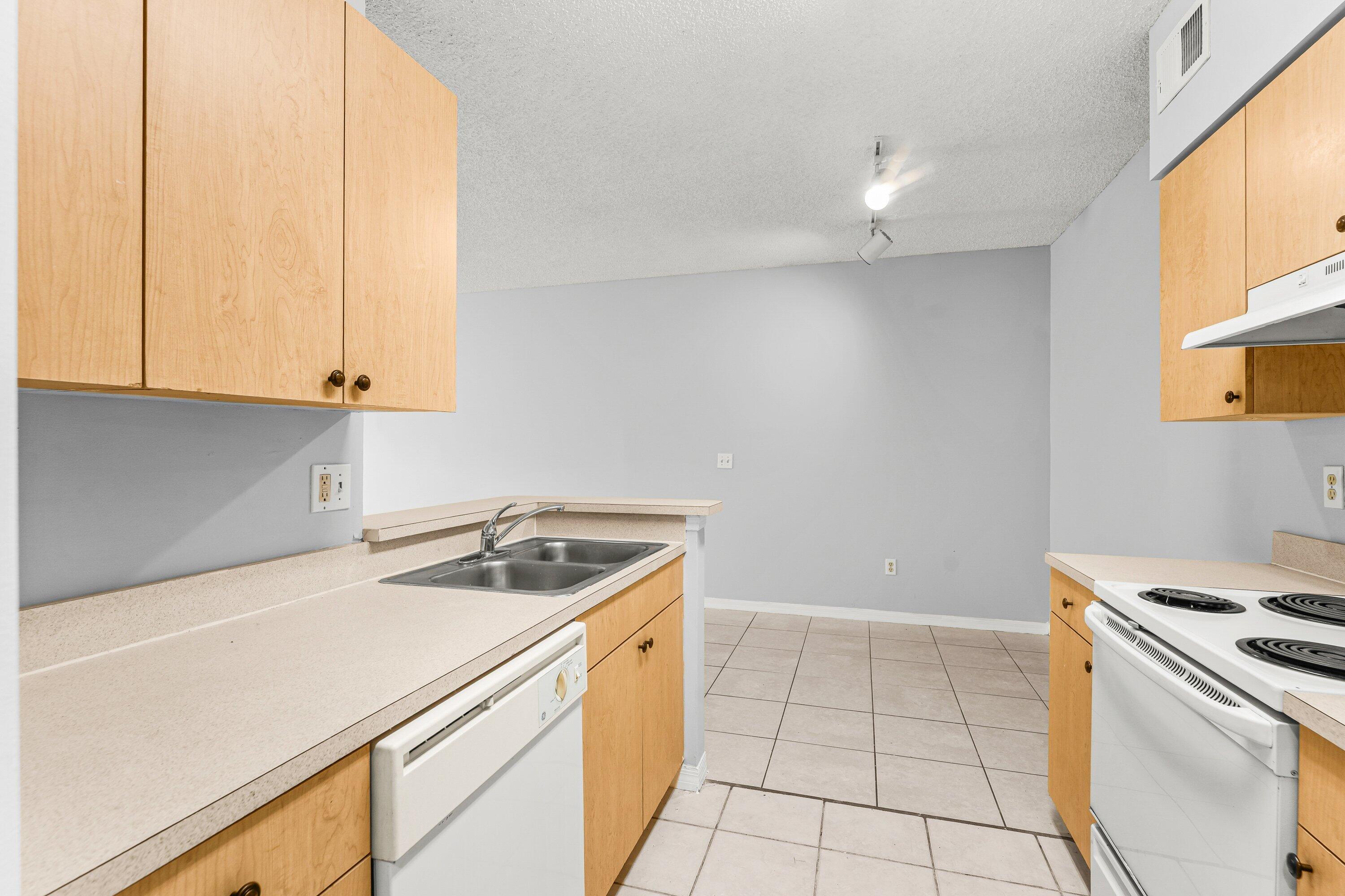 SPA AT SUNSET ISLES CONDOMINIUM - Residential