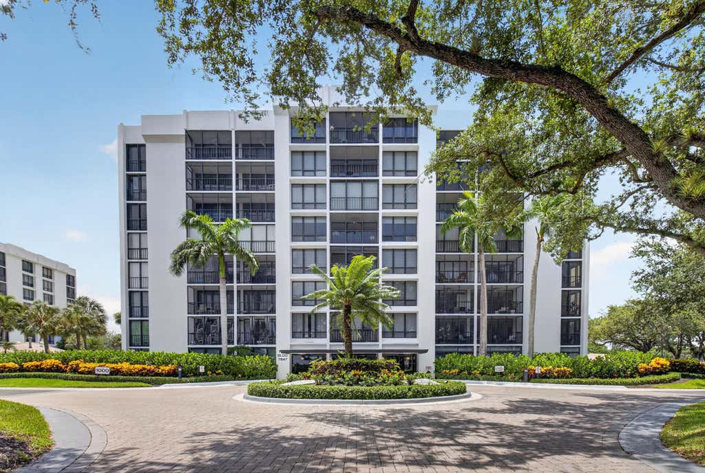 Photo of 7847 Lakeside Boulevard #1024, Boca Raton, FL 33434 (MLS # B26048881)