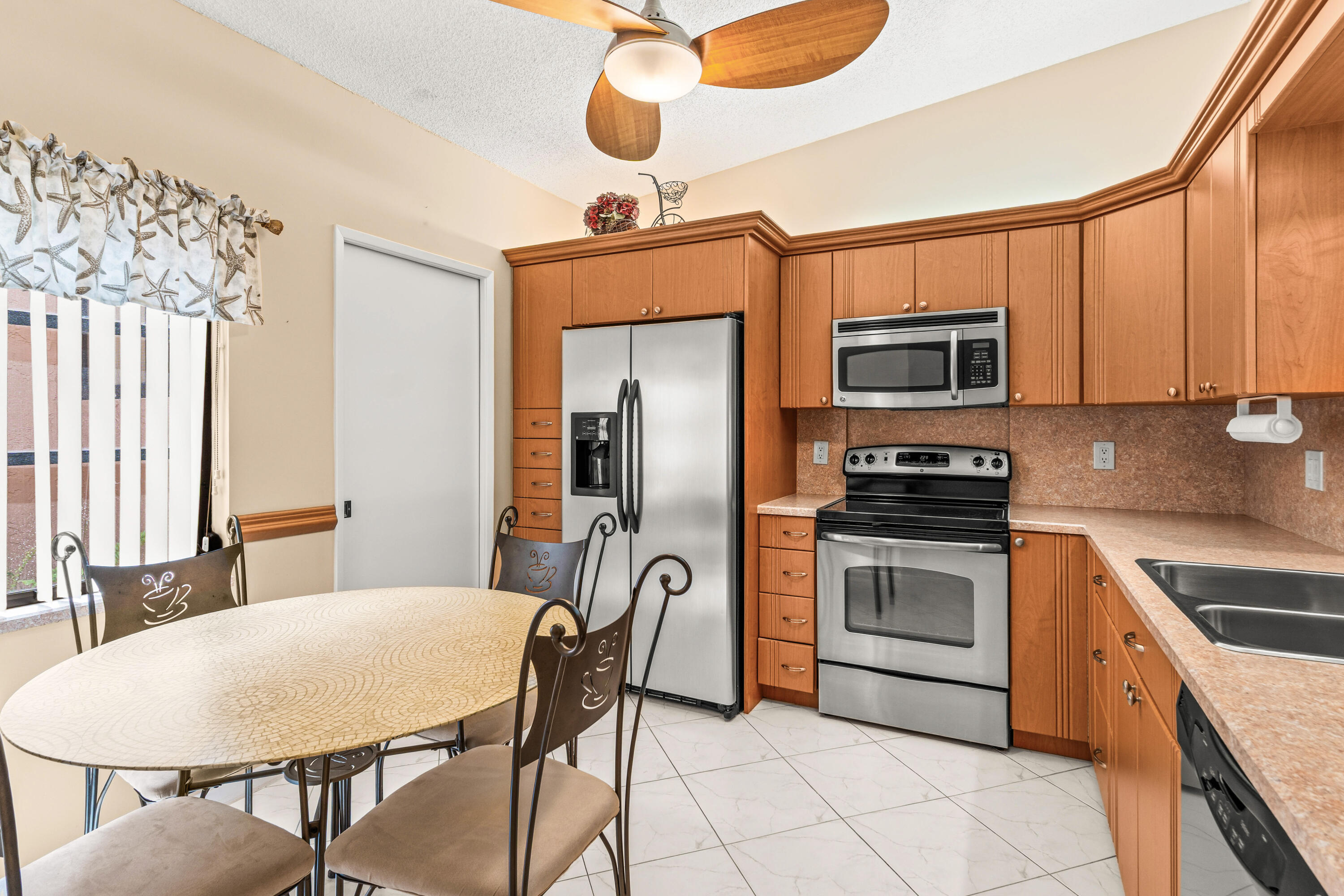 WHISPER WALK SEC E CONDO - Residential