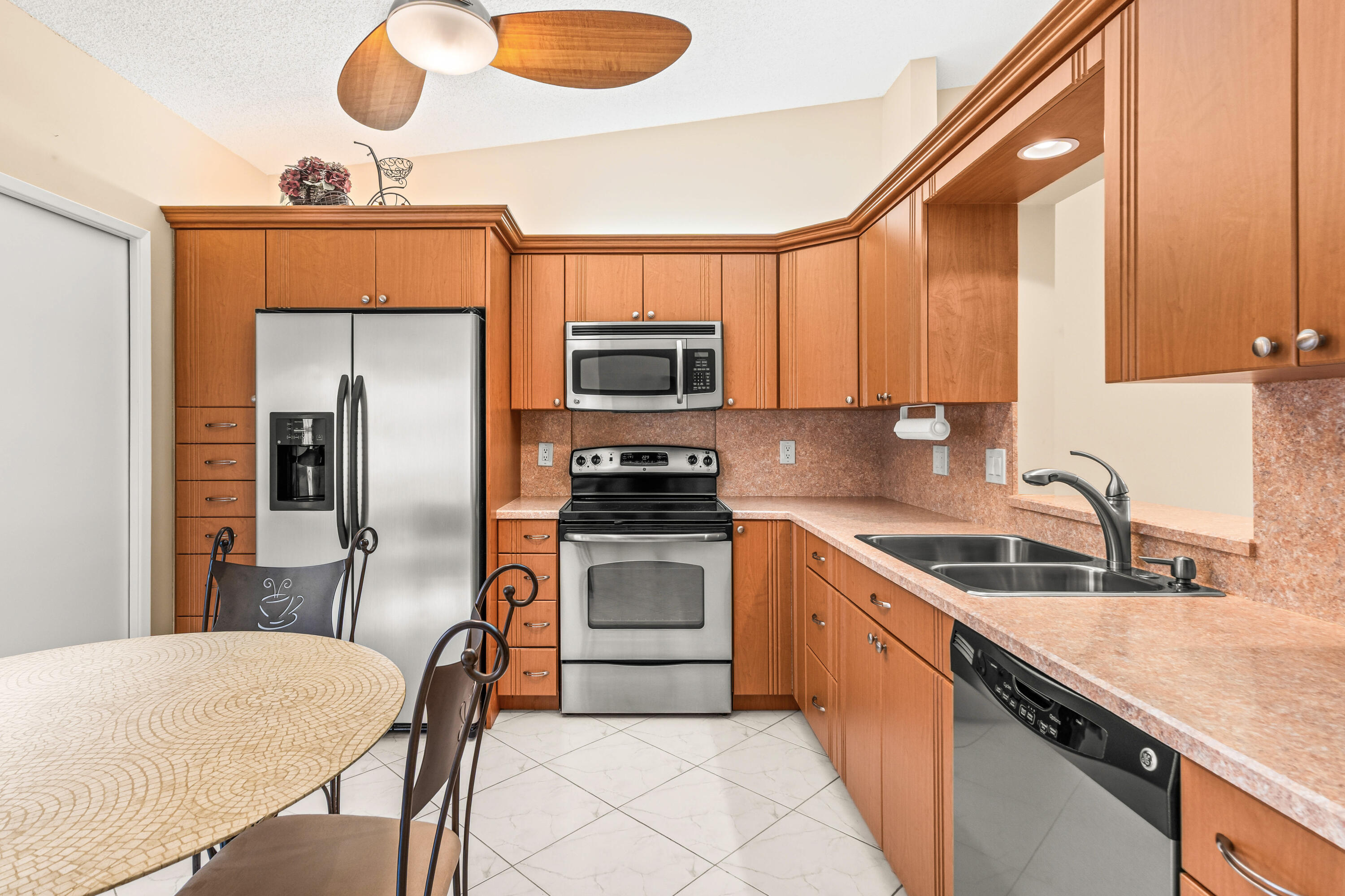 WHISPER WALK SEC E CONDO - Residential