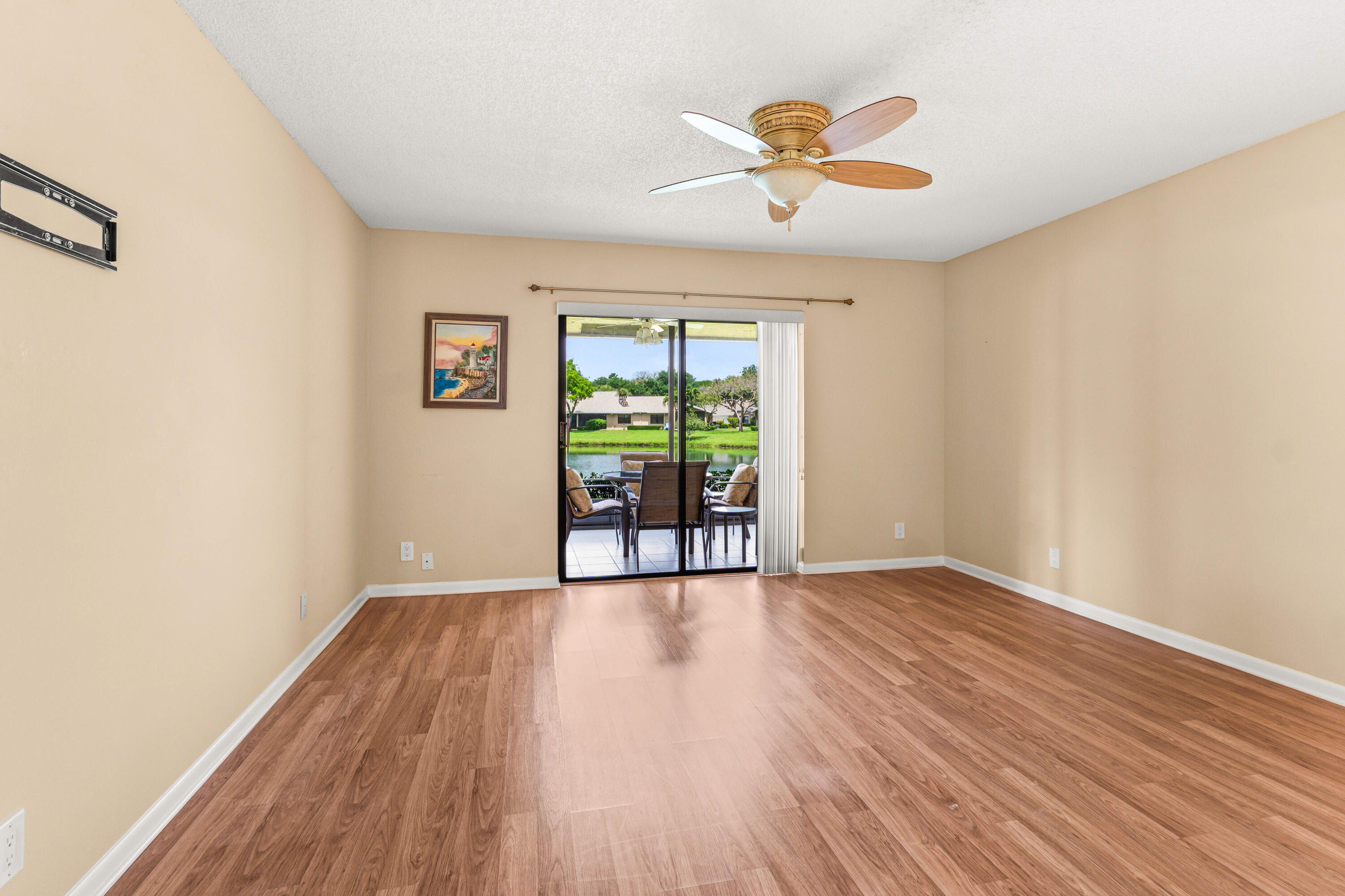 WHISPER WALK SEC E CONDO - Residential