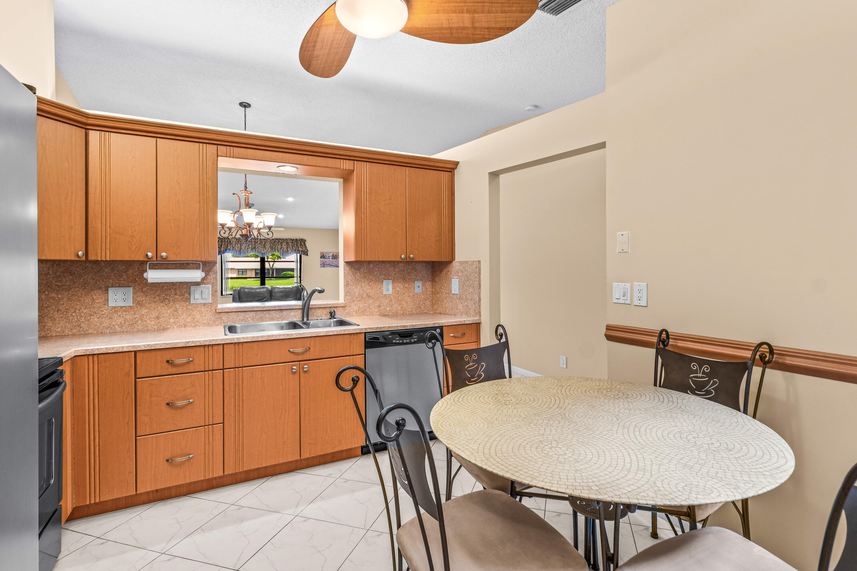 WHISPER WALK SEC E CONDO - Residential