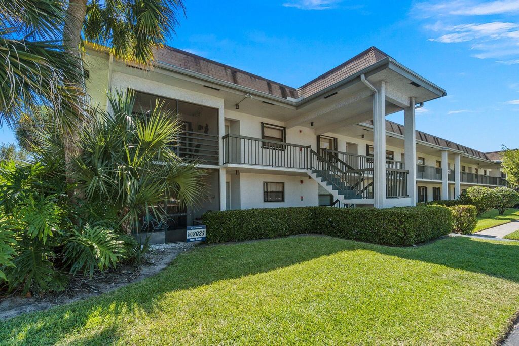 Photo of 1271 SE Parkview Place #H-12, Stuart, FL 34994 (MLS # R10892301)