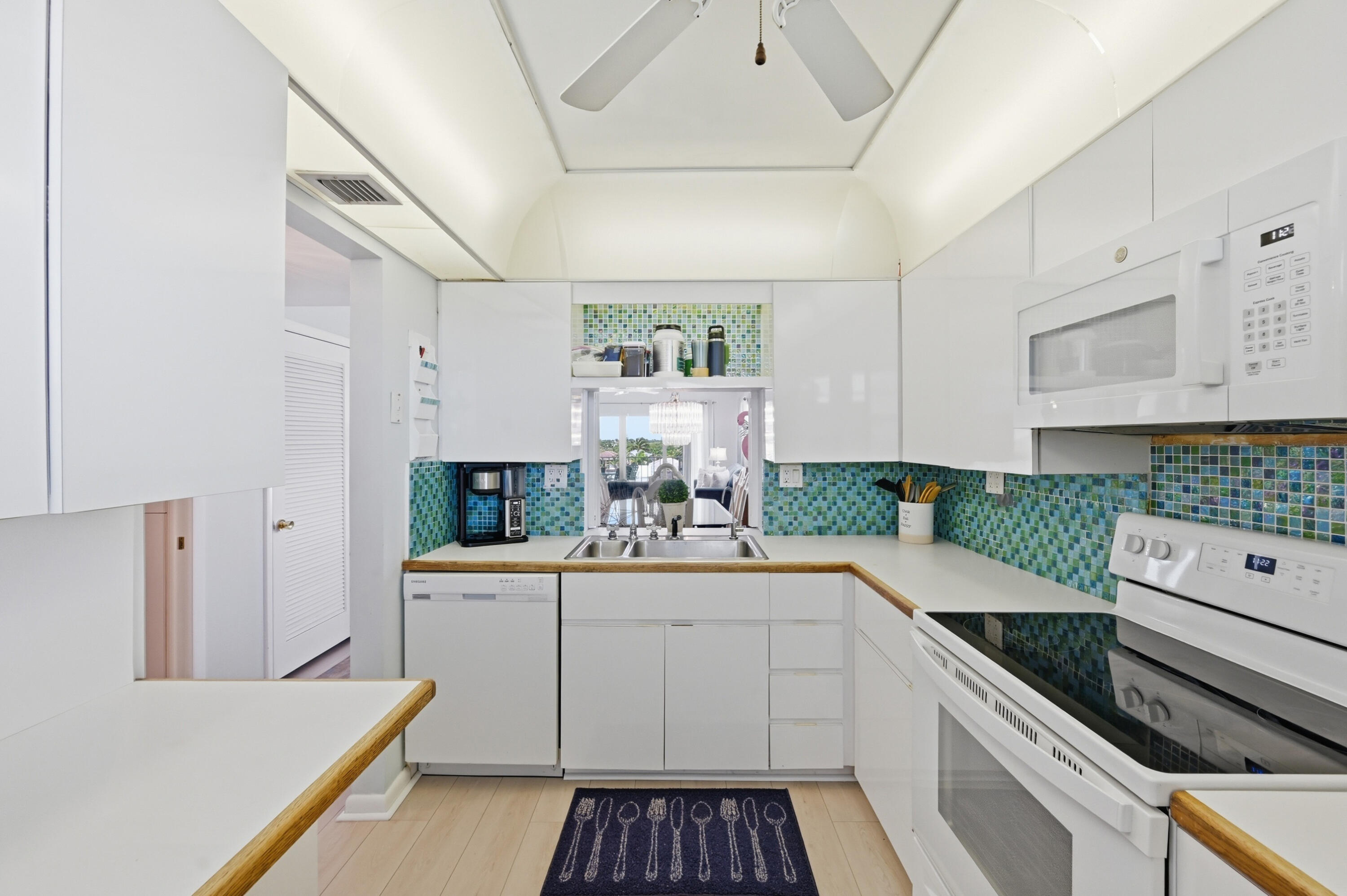 LEISURE MAR CONDO - Residential