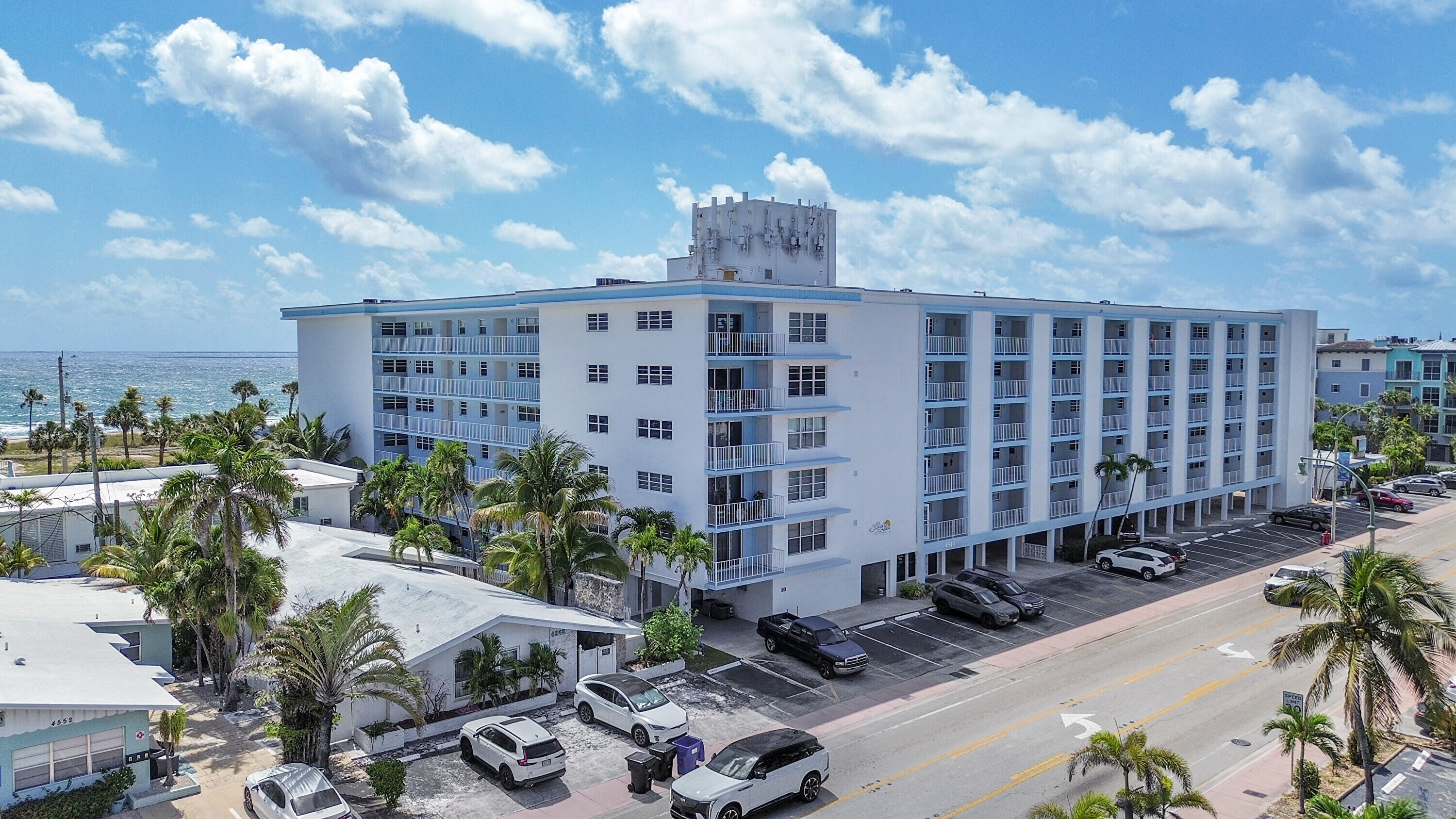 LEISURE MAR CONDO - Residential