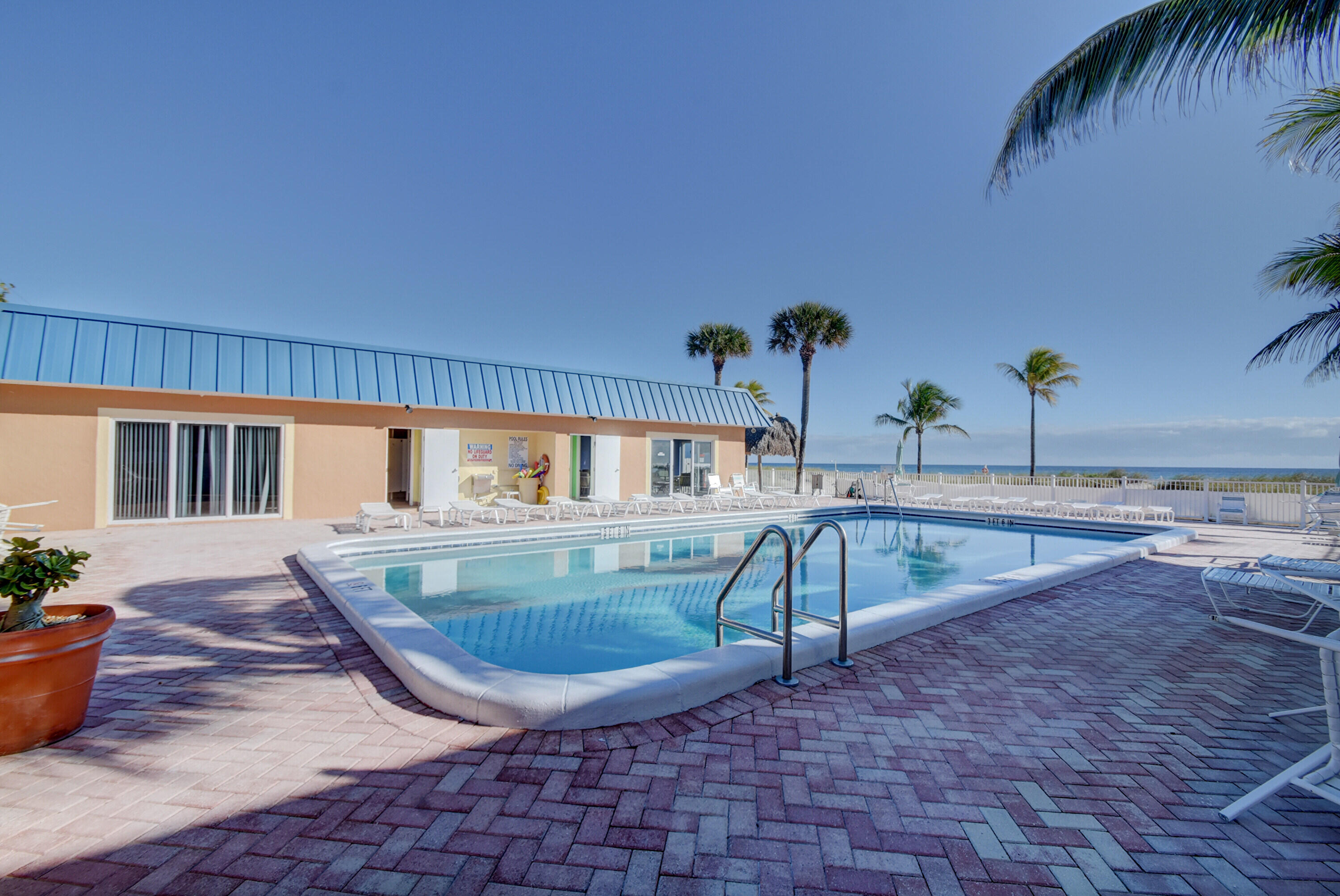 LEISURE MAR CONDO - Residential