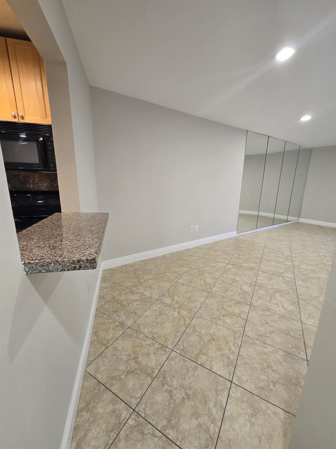 The Oaks Condo - Residential Lease