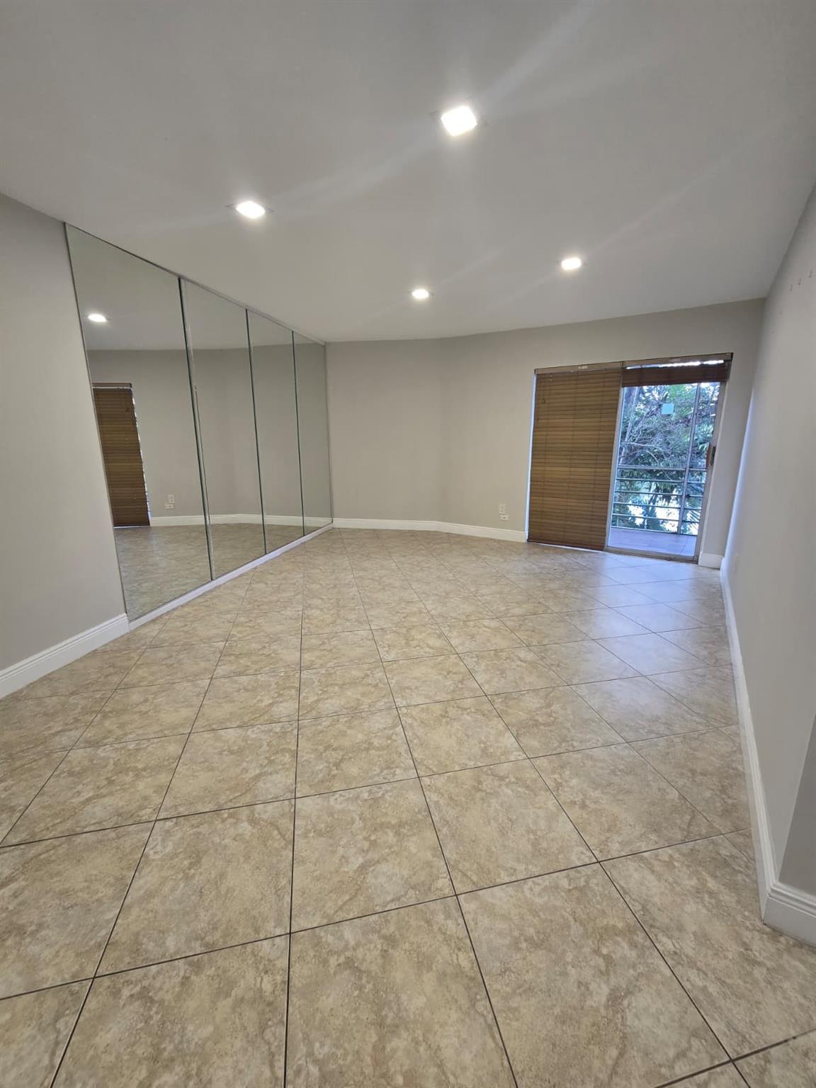 The Oaks Condo - Residential Lease