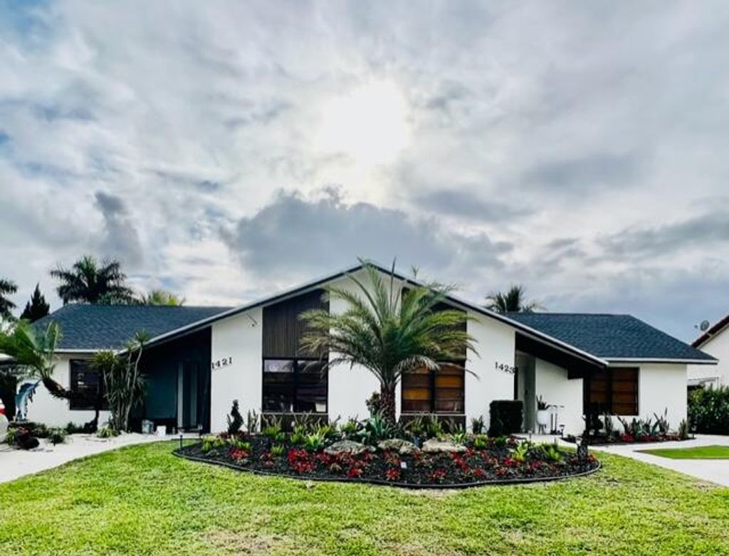Photo of 1421 NE Riverside Circle NE #1421, Wellington, FL 33414 (MLS # R10957393)