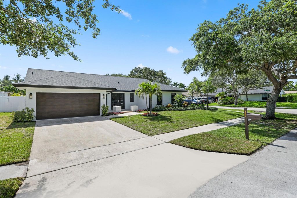 Photo of 3099 NW 25th Way, Boca Raton, FL 33434 (MLS # R11098500)