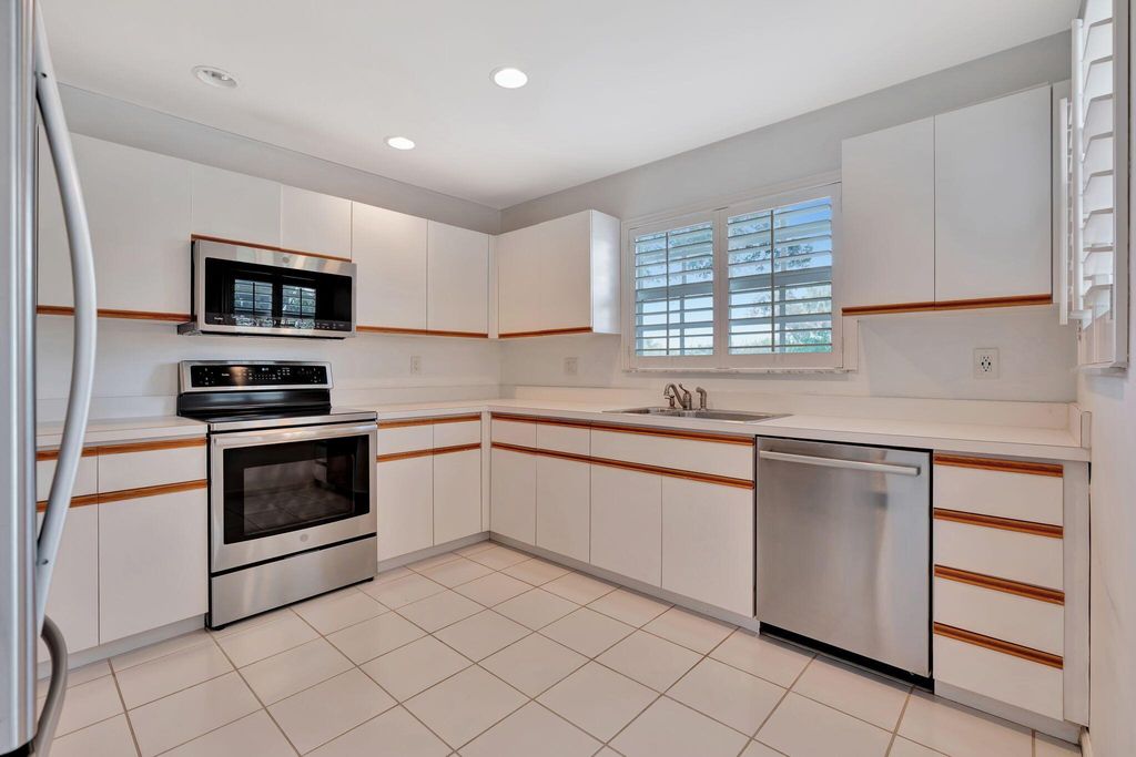 Photo of 18253 SE Fairview Circle, Jupiter, FL 33469 (MLS # R11027746)