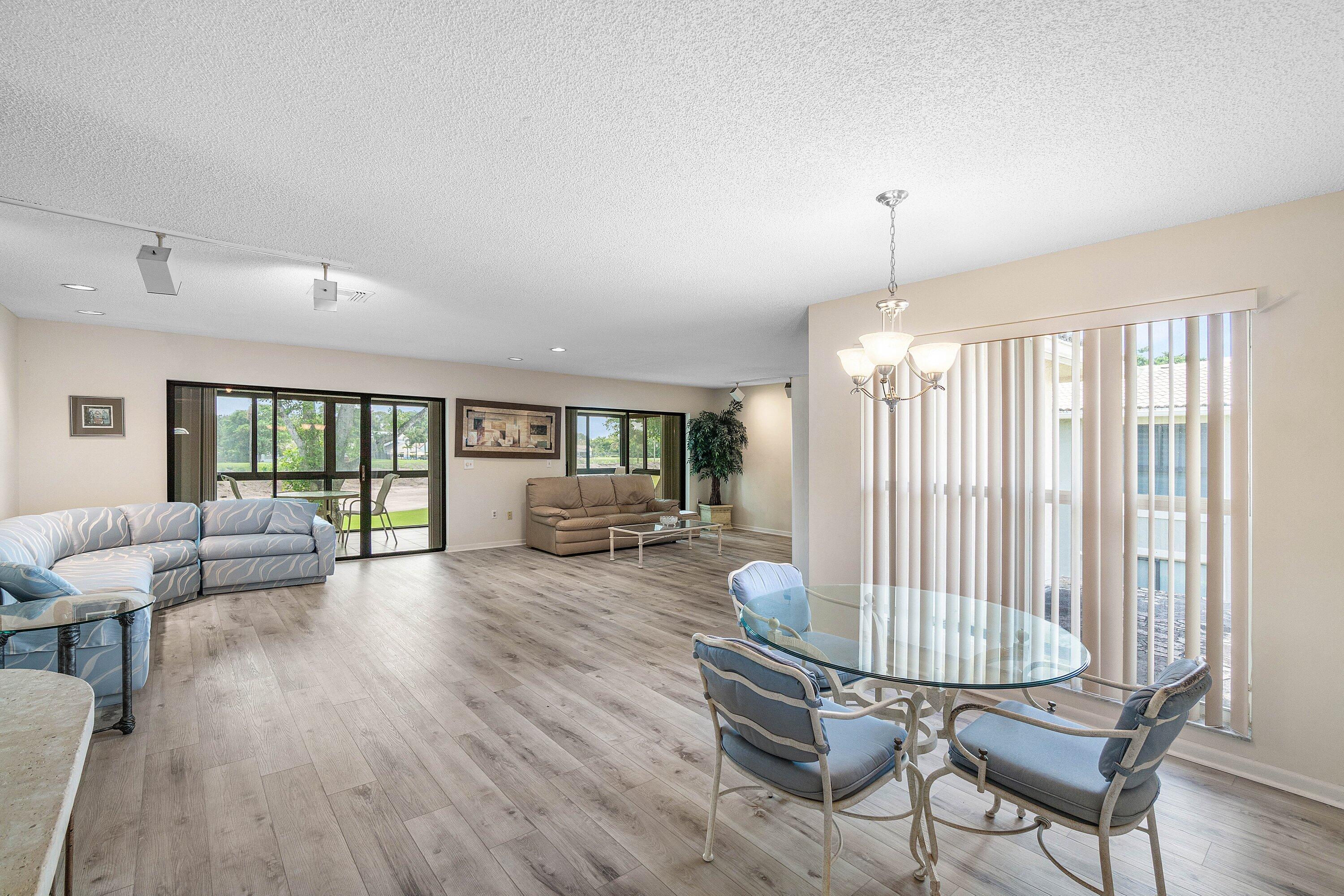 37 Stratford Lane W D