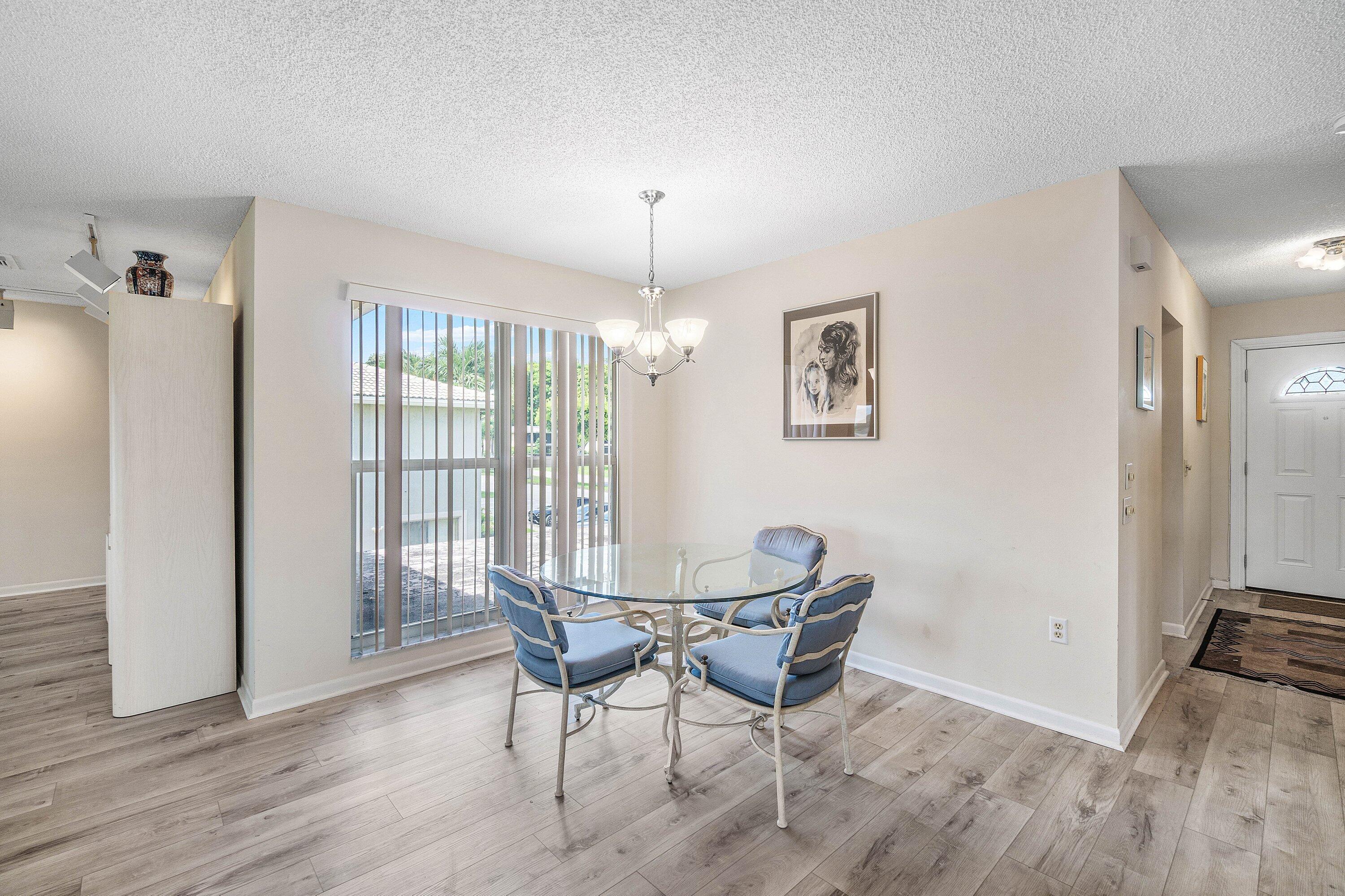 37 Stratford Lane W D