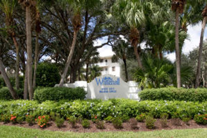 GREAT LOCATION THIRD FLOOR 2 BED 2 BATH ,CORNER UNIT WITH GOLF COURSE VIEW.SPLIT BEDROOM PLAN ,PLUS LARGE INTERIOR UTILITY /LAUNDRY ROOM THAT SOME USE AS A DEN OR OFFICE .LOCATED IN BOCA DEL MAR ,CLOSE TO TOWN CENTER ,MINUTES FOM I-95 AND CONVENIENT TO ALL HOUSES OF WORSHIP .THIS IS AN ALL AGE COMMUNITY AND SMALL PETS ARE ALLOWED.