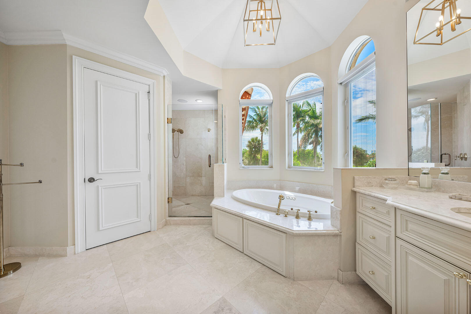 ROYAL PALM YACHT & COUNTRY CLUB - Residential