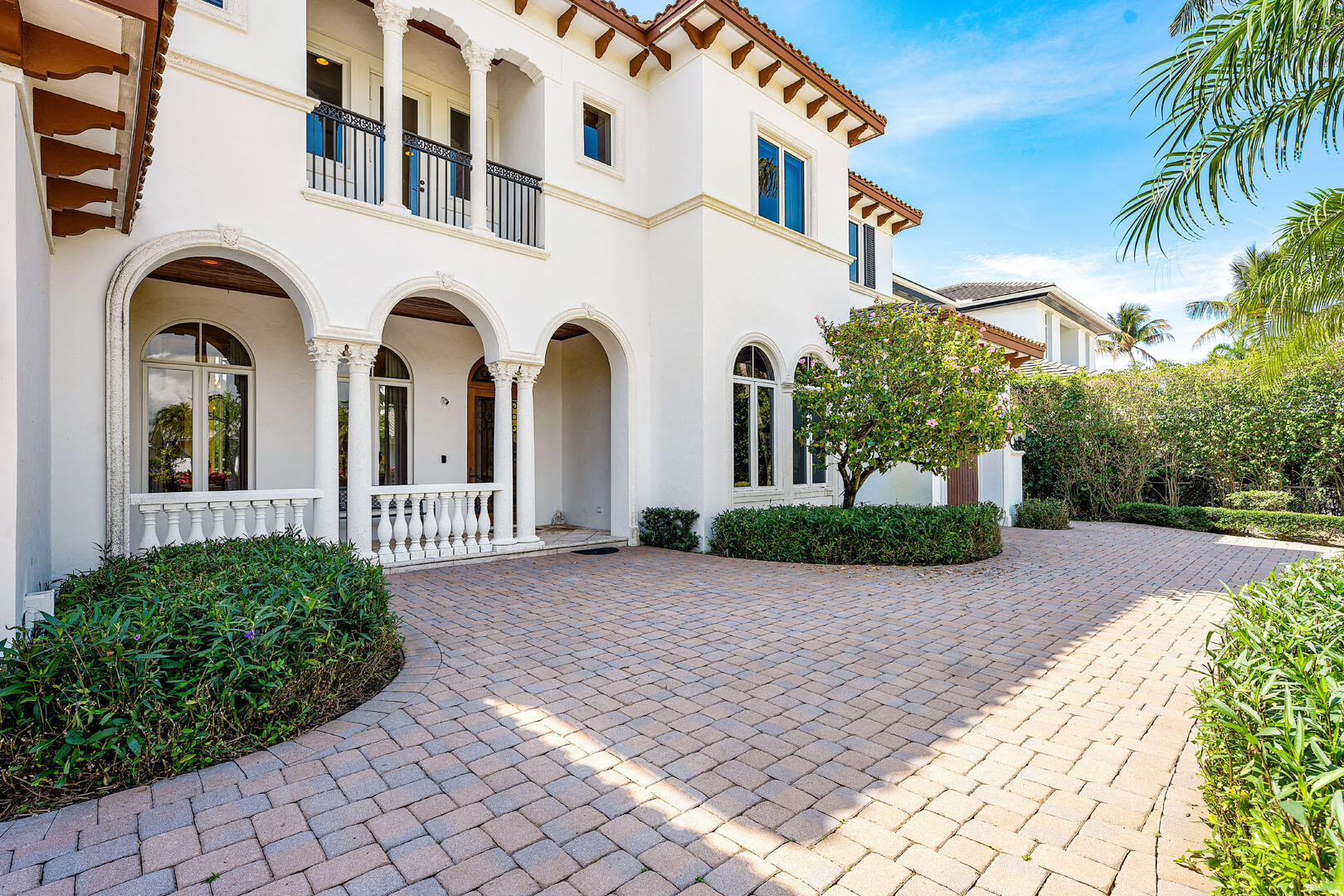 ROYAL PALM YACHT & COUNTRY CLUB - Residential