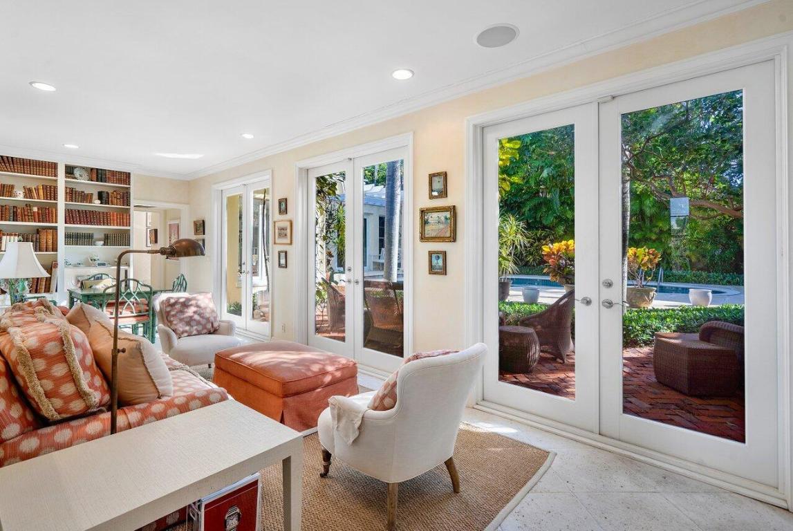 JAMAICA LANE IN - Residential