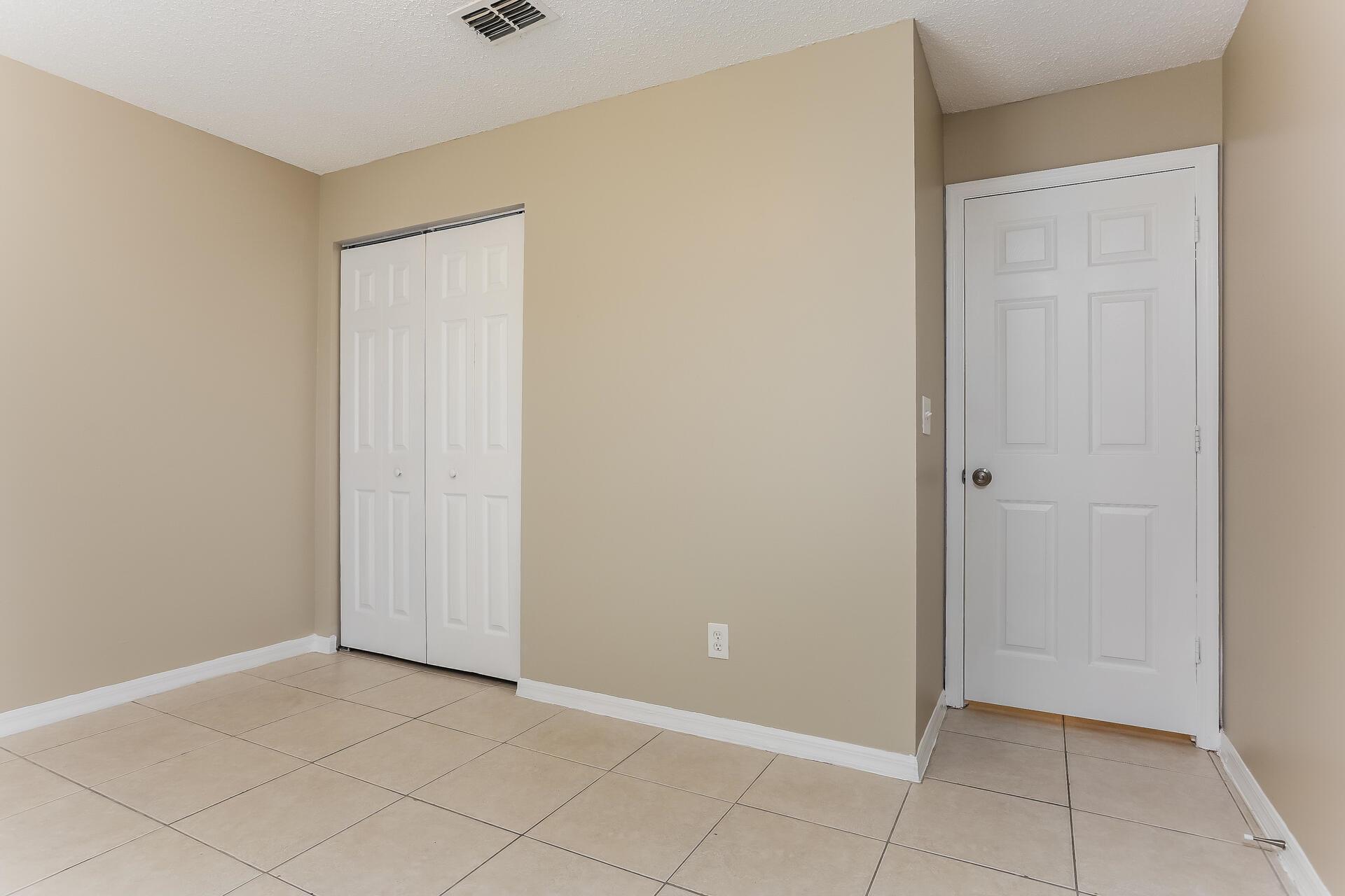PORT ST LUCIE SECTION 19 - Residential Lease