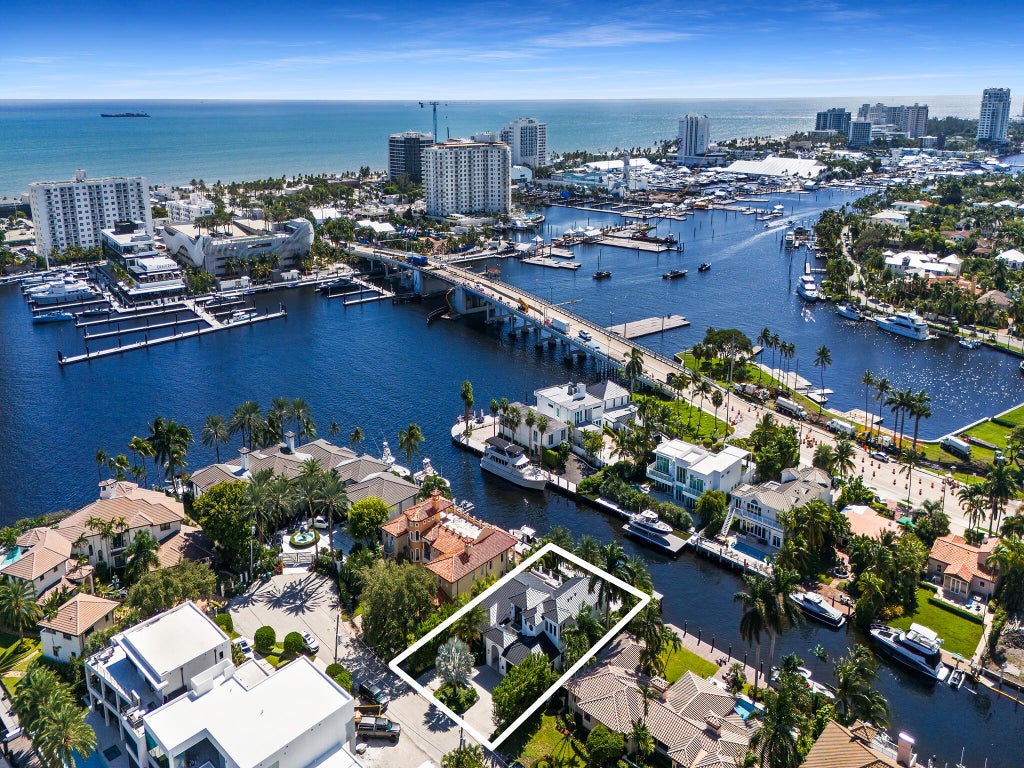 Photo of 2606 Delmar Place, Fort Lauderdale, FL 33301 (MLS # B26094994)