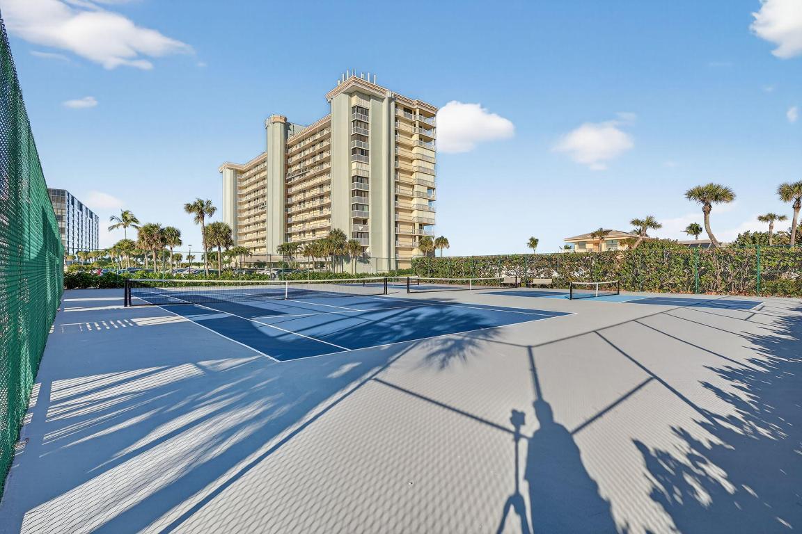 ISLAND CREST CONDOMINIUM - Residential