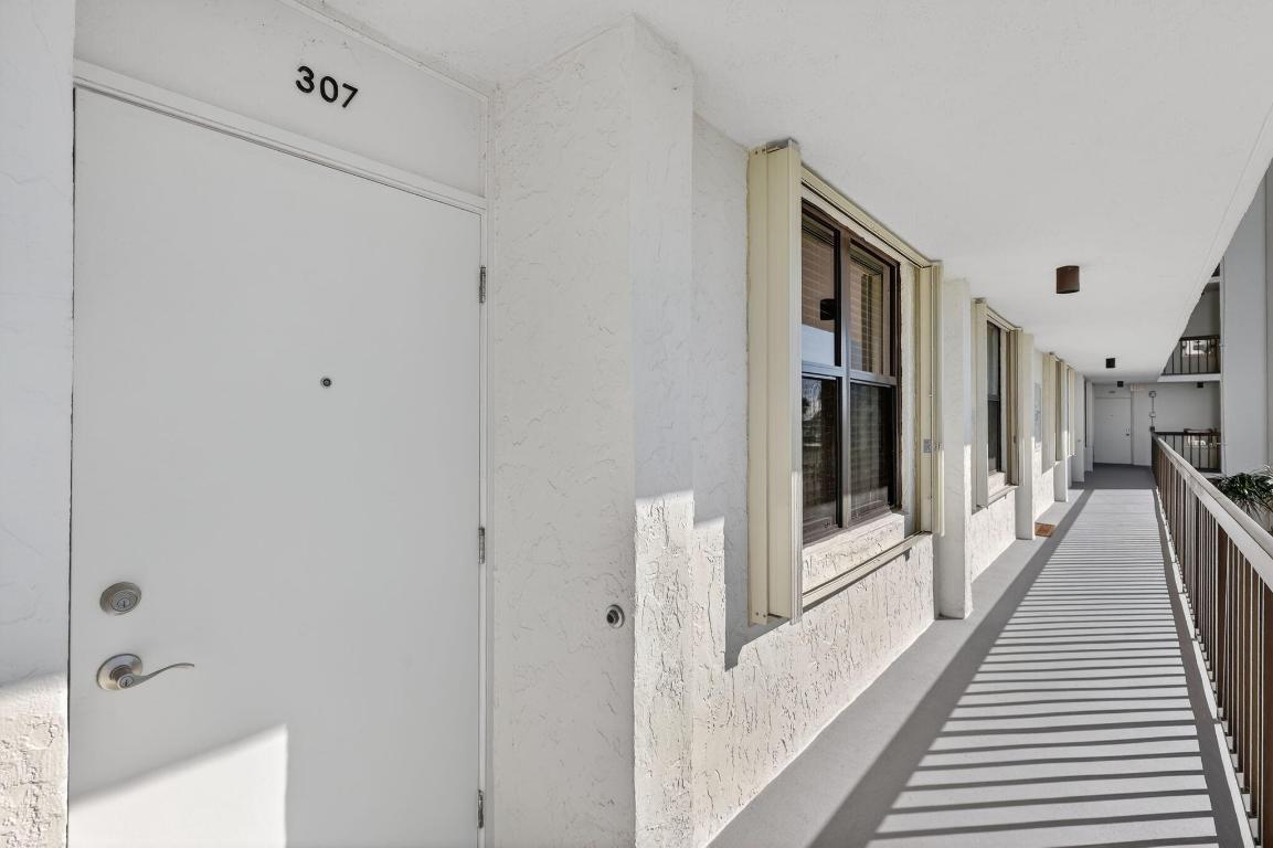 ISLAND CREST CONDOMINIUM - Residential